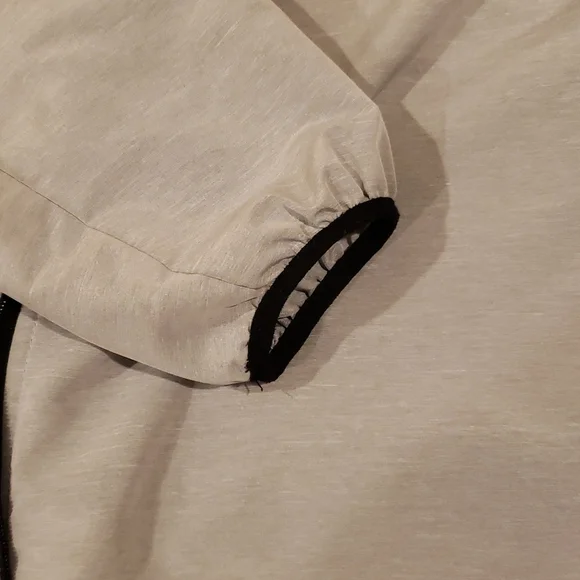 Women's Nike Windbreaker - Picture 4 of 5